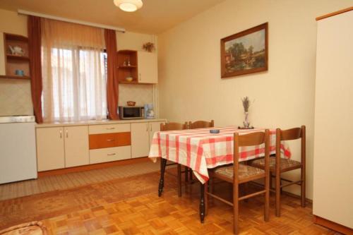 Apartments And Rooms With Parking Space Porec - 6917