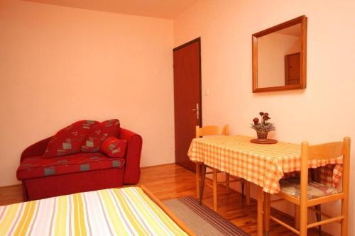Apartments And Rooms With Parking Space Porec - 6917