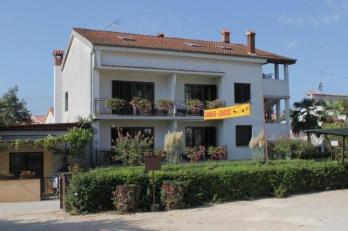 Apartments And Rooms With Parking Space Porec - 6917
