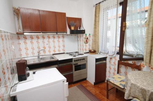 Apartments And Rooms With Parking Space Porec - 6917