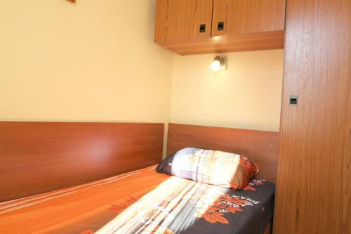 Studio Apartment Orange & Sunny