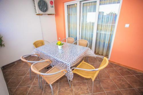 Hostal Apartment Complex Slavica