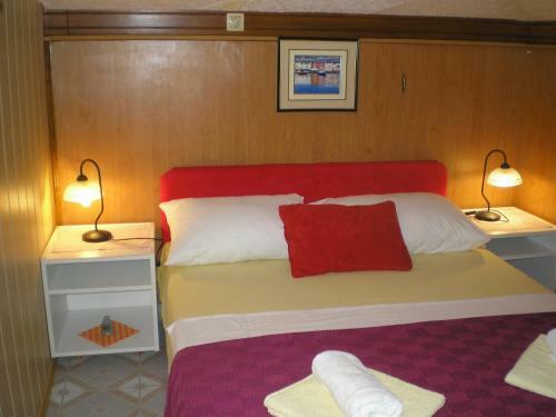 Hostal Pansion Adria Haus