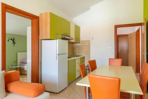 Apartments By The Sea Posedarje (novigrad) - 6190