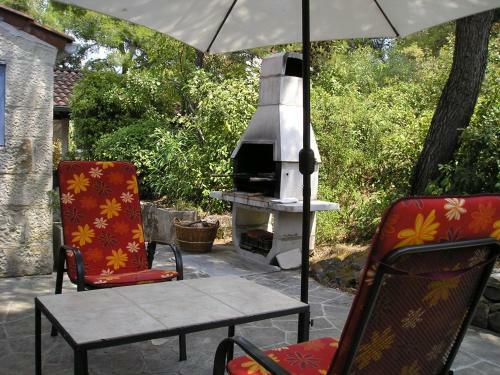 Two-bedroom Apartment In Postira I