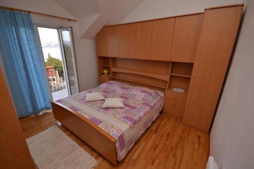 Apartment Postira 2910d