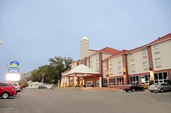 Best Western Plus Sandusky Hot