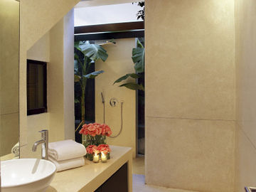 Hotel Centra Taum