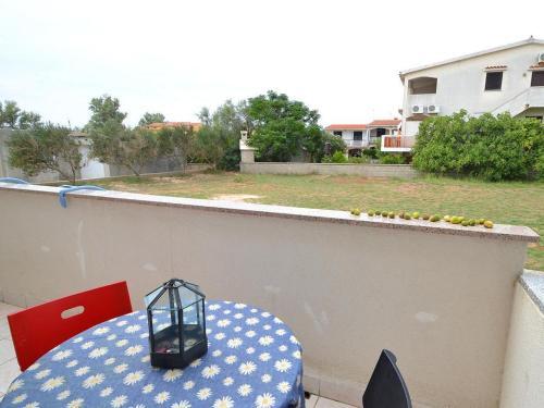 Apartment Povljana 12169b