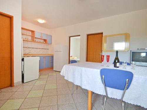 Apartment Povljana 12169b