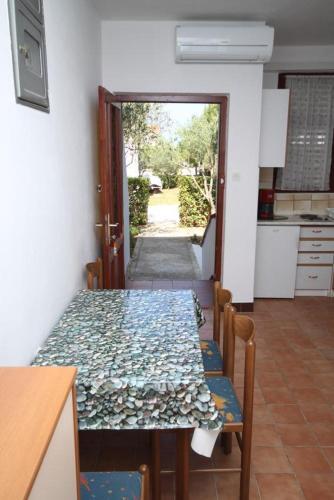 Apartment Povljana 6468c