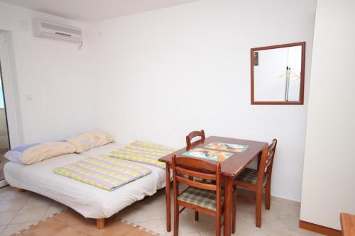 Apartment Povljana 3316d