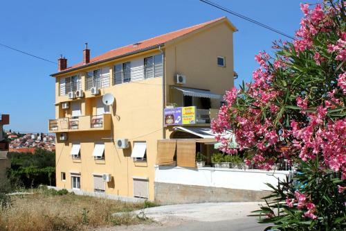 Hostal Double Room Preko 8180i