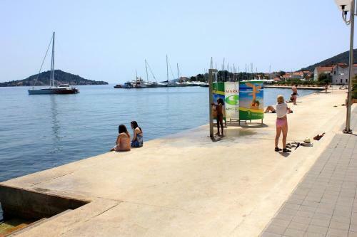 Hostal Double Room Preko 8180i