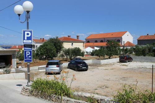 Hostal Double Room Preko 8180i