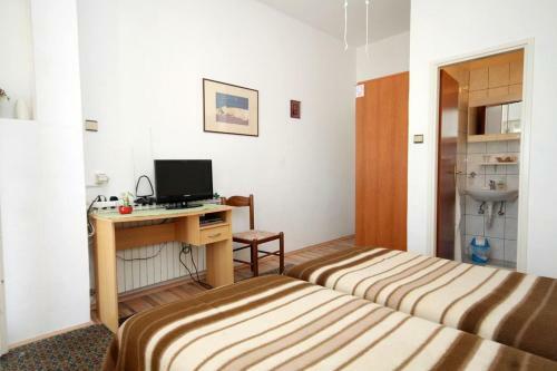 Hostal Twin Room Preko 8180b