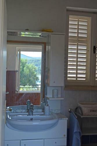 Seaside Holiday House Sutomiscica (ugljan) - 15965