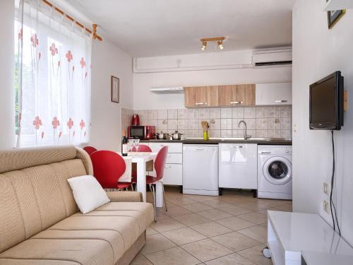 Apartment House Premate