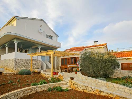 Holiday Home Emi