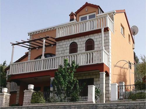 Six-bedroom Holiday Home Prigradica With Sea View 07