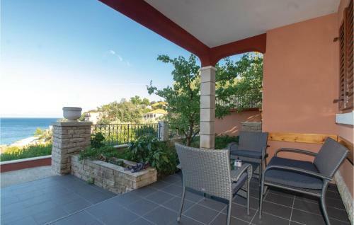 Six-bedroom Holiday Home Prigradica With Sea View 07