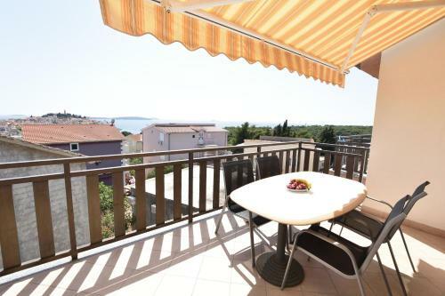 Apartments Karmela