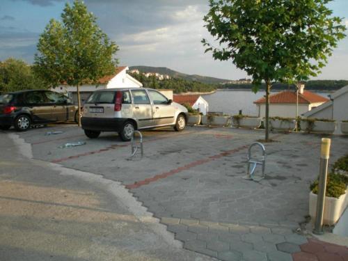 Apartments By The Sea Primosten - 15704