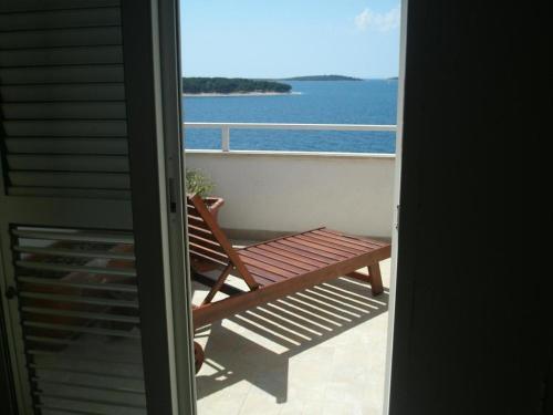 Apartments By The Sea Primosten - 15704