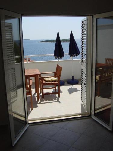 Apartments By The Sea Primosten - 15704