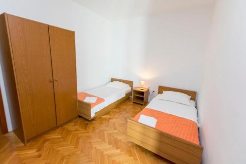 Apartments Jere_stipe