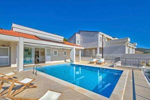 Primosten Villa Sleeps 14 Pool Air Con Wifi