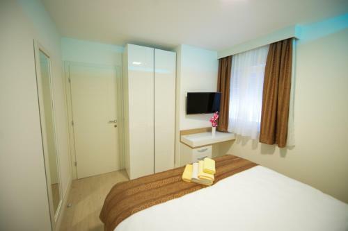 Apartments Leone