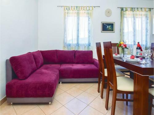 Two-bedroom Apartment In Pucisca