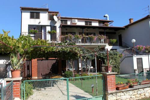 Apartments By The Sea Banjole (pula) - 3002