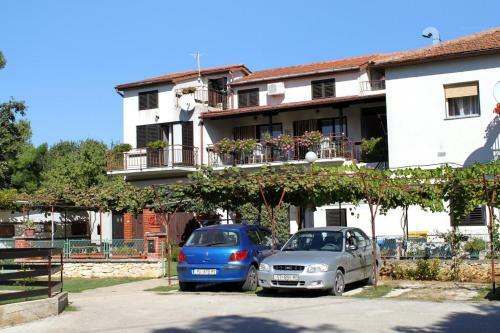 Apartments By The Sea Banjole (pula) - 3002