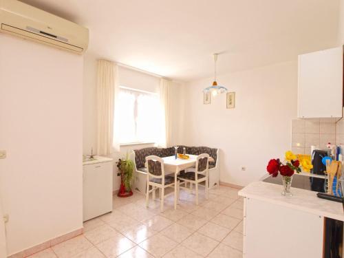 Apartment Veli Vrh 72