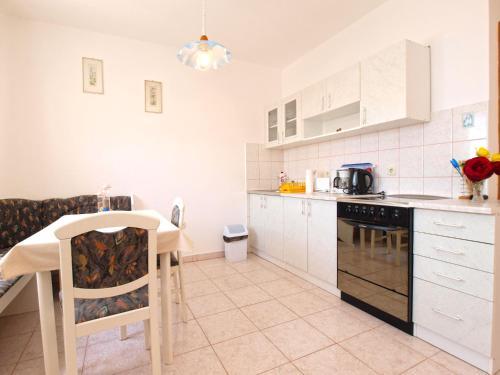 Apartment Veli Vrh 72
