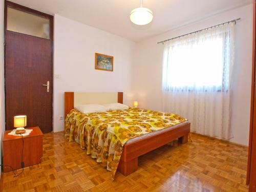 Apartment Gortanova 942