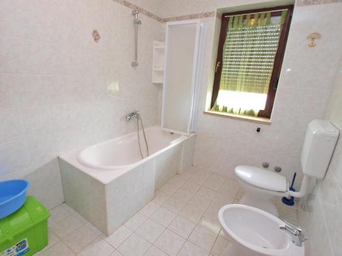 Apartments With Pool 749