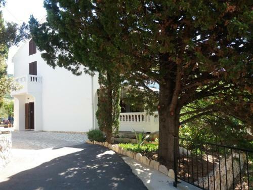 Apartments With A Parking Space Banjol (rab) - 14138