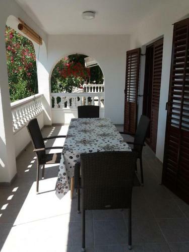 Apartments With A Parking Space Banjol (rab) - 14138