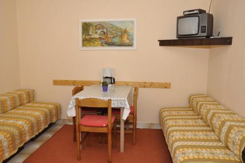 Apartments By The Sea Barbat (rab) - 14512