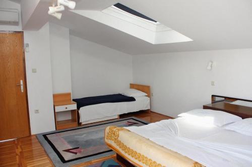 Apartments With A Parking Space Banjol (rab) - 5022