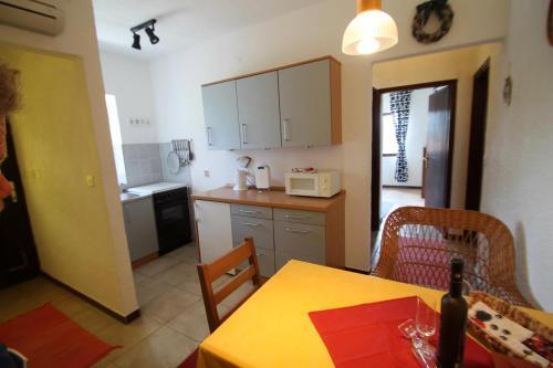 Apartment Kampor 15518c