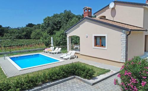 Surrounded By Olive Groves, Vineyards And Bicycle Paths - Villa Paris III