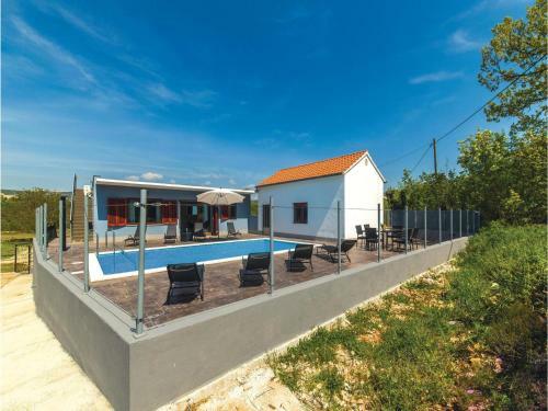 Three-bedroom Holiday Home In Radosic/lecevica
