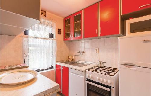 Two-bedroom Holiday Home In Selo Rakalj