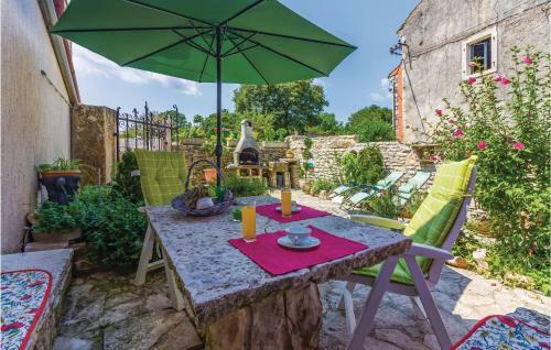 Two-bedroom Holiday Home In Selo Rakalj