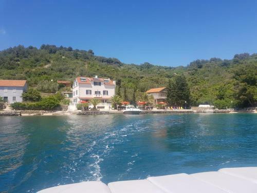 Hostal Triple Room Rava 15880d