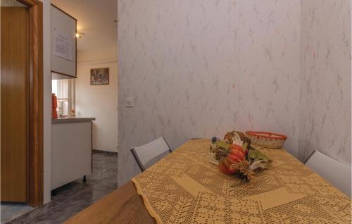 Two-bedroom Apartment In Razanac